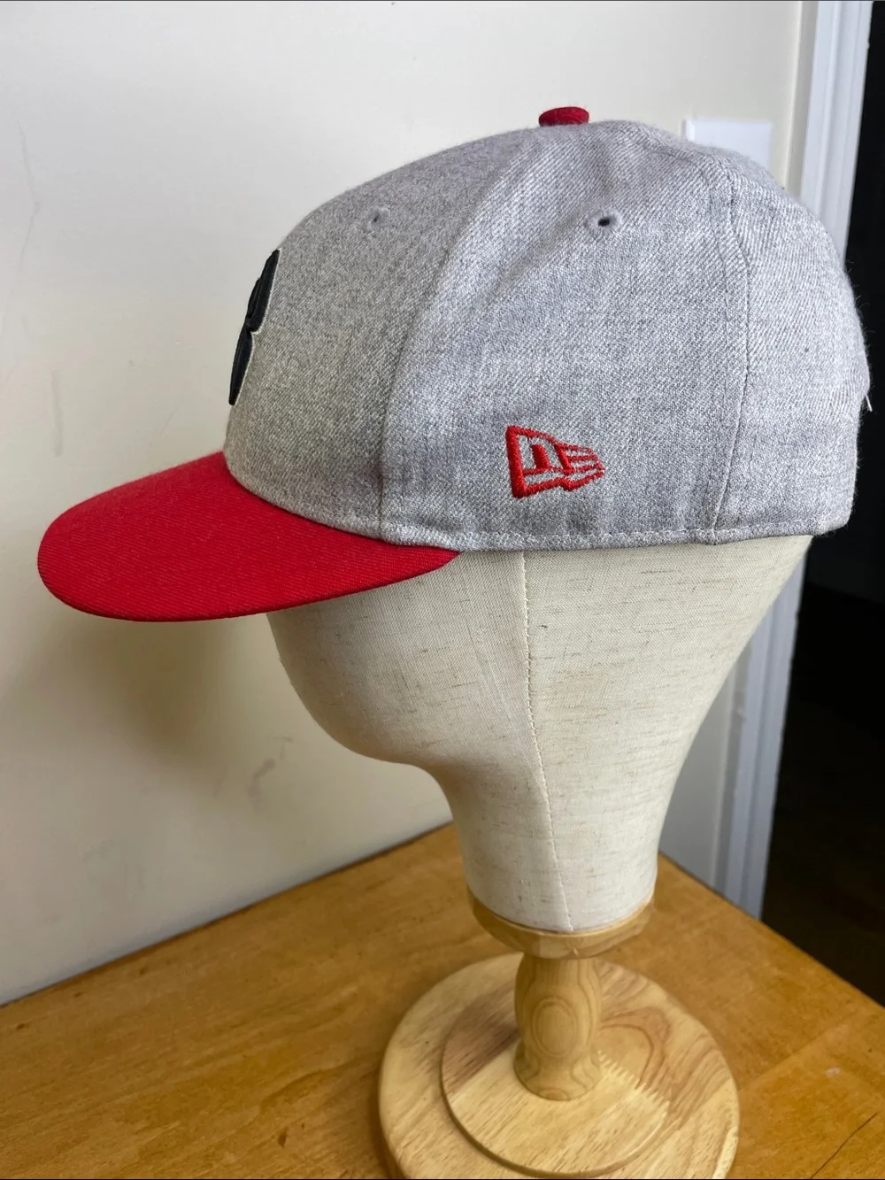 New Era Kids Gray Crown Red Brim Spider Patch Cap